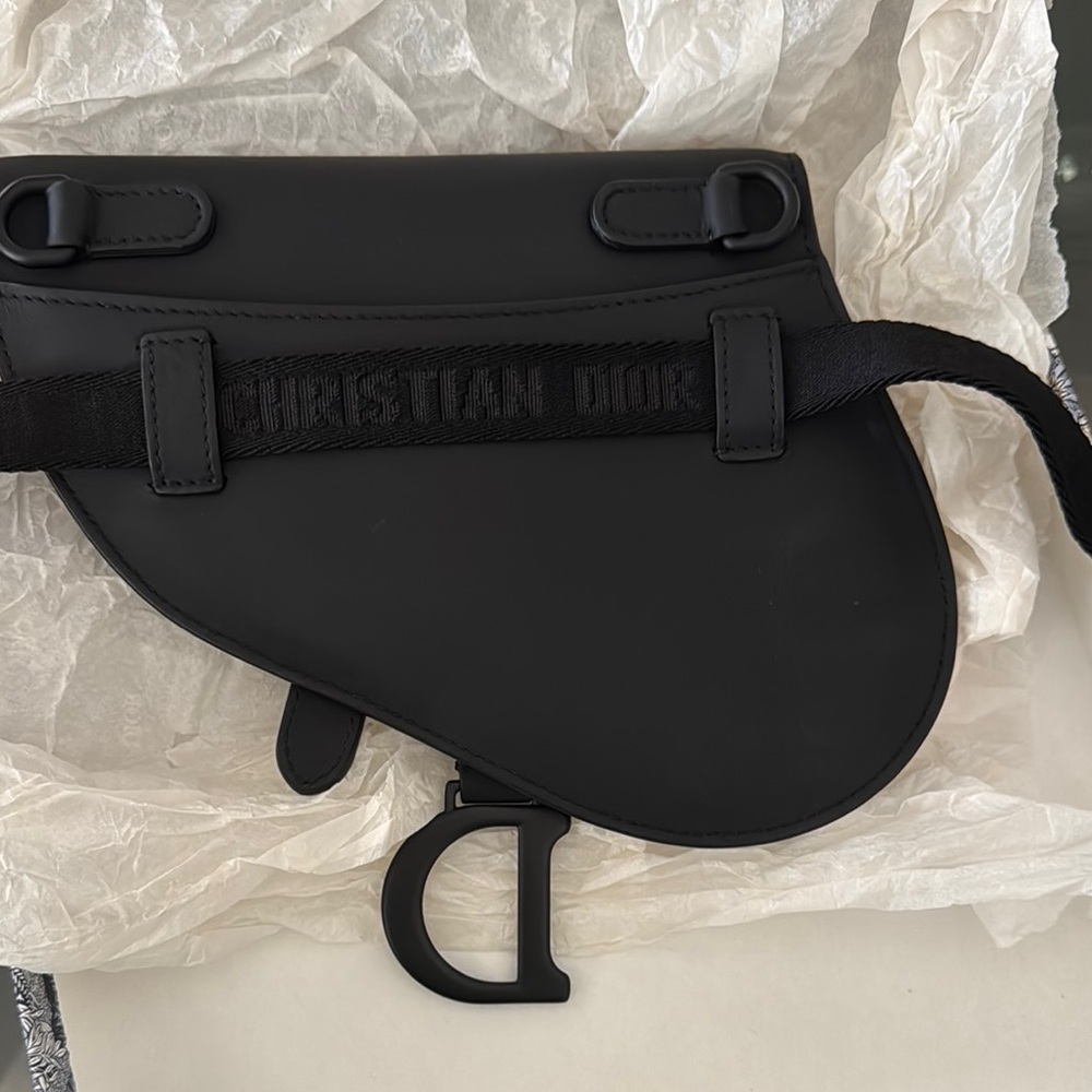 Dior Black Crossbody Bag with Saddle Shape and Adjustable Strap - Picture 5 of 7